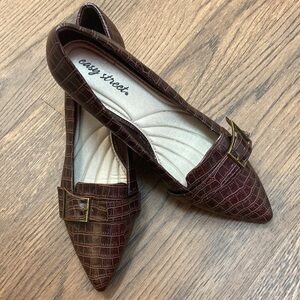 Easy Street Brown Heels    Size 9W